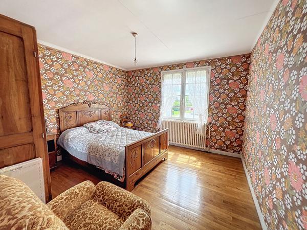 Maison à rénover à vendre dans le centre de SURZUR !