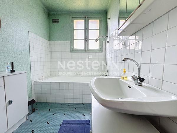 Maison à rénover à vendre dans le centre de SURZUR !