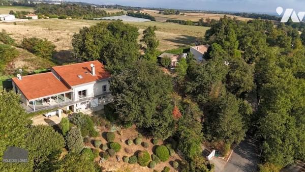 Maison de 310m² environ avec sous sol complet sur 2840m² de terrain 