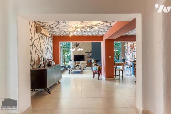 Maison de 310m² environ avec sous sol complet sur 2840m² de terrain 