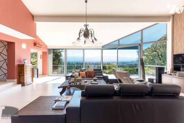Maison de 310m² environ avec sous sol complet sur 2840m² de terrain 
