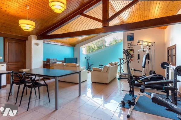 Maison de 310m² environ avec sous sol complet sur 2840m² de terrain 