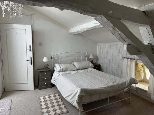 Maison de caractère de 3/4 chambres avec vue sur la campagne et potentiel de revenus