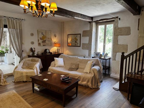 Maison de caractère de 3/4 chambres avec vue sur la campagne et potentiel de revenus