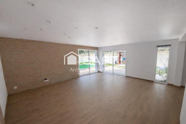 Maison lumineuse avec piscine et terrasse