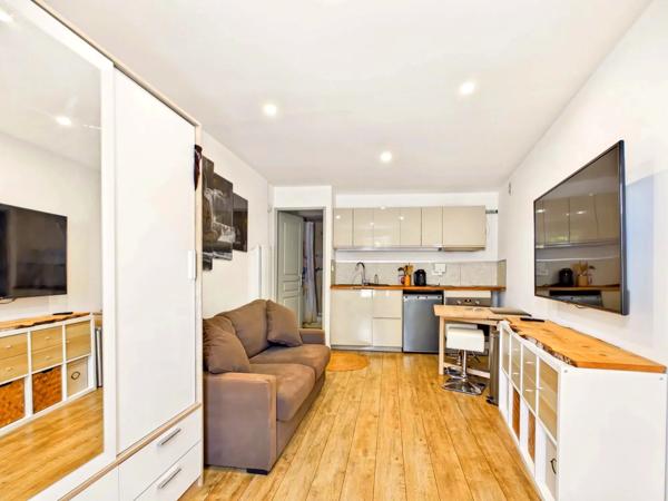 Maison de village rénovée avec terrasse. garage et studio indépendant
