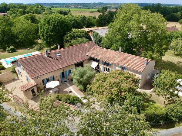 Maison isolée avec deux gites offrant des possibilités de revenus