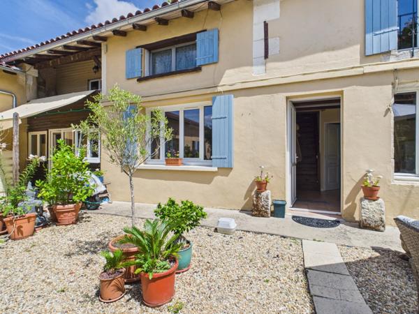 Maison isolée avec deux gites offrant des possibilités de revenus