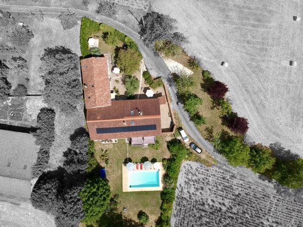Maison isolée avec deux gites offrant des possibilités de revenus