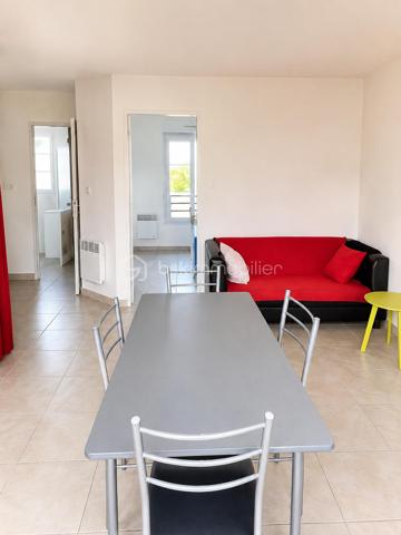 Appartement neuf dans une résidence de standing

Découvrez ce charmant appartement entièrement neuf, aménagé avec goût et bénéficiant de prestations de qualité.
Il se compose de :
Une agréable pièce de vie lumineuse
Une chambre confortable
Un coin cuisine fonctionnel et moderne
Une salle d'eau avec WC et sèche-serviettes
Une place de parking privative en sous-sol
Une cave
Vous profiterez également d'une jolie vue dégagée sur un parc verdoyant, offrant un cadre calme et agréable.

Situé dans une résidence récente de standing, cet appartement est idéal pour une résidence principale, un pied-à-terre ou un investissement locatif.

Les atouts :
✔ Résidence sécurisée et de standing
✔ Appartement neuf, aucun travaux à prévoir
✔ Parking en sous-sol et cave
✔ Vue sur parc
✔ Aménagement moderne et soigné

N'hésitez pas à me contacter pour plus d'informations ou pour organiser une visite.