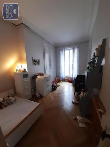 Appartement à louer 3 pièces 99m²