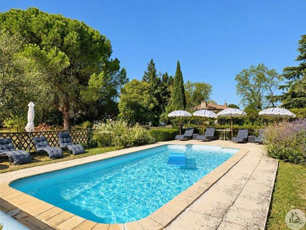 Maison de caractère avec piscine.