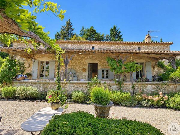 Maison de caractère avec piscine.