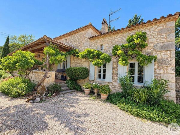 Maison de caractère avec piscine.