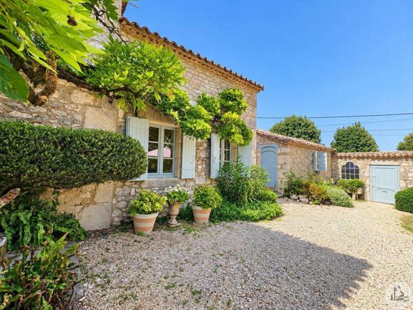 Maison de caractère avec piscine.