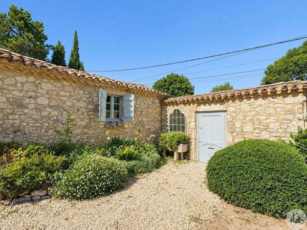 Maison de caractère avec piscine.