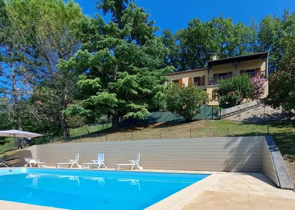 Vue panoramique exceptionnelle - propriété parfaitement entretenue avec piscine près de Penne-d’Agenais