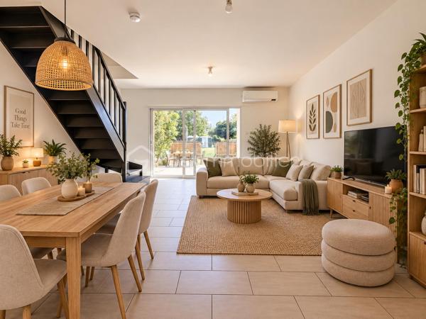 Maison mitoyenne rénovée avec jardin privatif – Aucun travaux à prévoir

Venez poser vos valises dans cette charmante maison mitoyenne, située dans un environnement calme et agréable. Rénovée en 2011, elle offre un cadre de vie confortable et fonctionnel, idéal pour une résidence principale.

Au rez-de-chaussée, vous découvrirez une belle pièce de vie de 35 m², lumineuse et conviviale, avec une cuisine aménagée. Un WC avec espace buanderie complète ce niveau.

À l’étage, un palier dessert deux chambres ainsi qu’une salle de bains avec WC.

À l’extérieur, vous profiterez d’une agréable terrasse et d’un joli jardin privatif, parfaits pour profiter des beaux jours en toute tranquillité.

Les atouts :
Maison rénovée en 2011
Aucun travaux à prévoir
Climatisation réversible
Bonne performance énergétique
Fenêtres PVC double vitrage
Volets roulants
Terrasse et jardin privatif
Environnement calme

Une maison clé en main, alliant confort, fonctionnalité et tranquillité. À découvrir sans tarder ! Contactez - moi