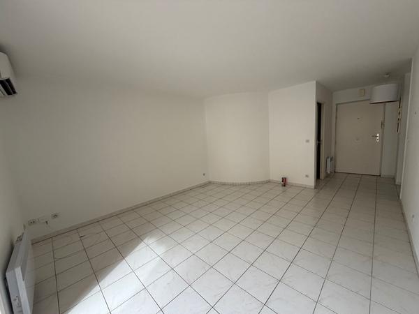 APPARTEMENT T2 - ASCENSEUR - CENTRE VILLE - CLIMATISATION - RESIDENCE SECURISEE - PARKING - BALCON