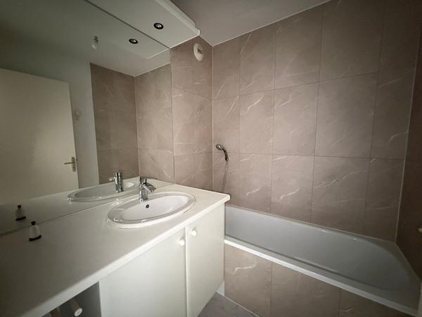 APPARTEMENT T2 - ASCENSEUR - CENTRE VILLE - CLIMATISATION - RESIDENCE SECURISEE - PARKING - BALCON
