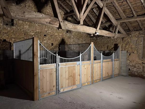 Maison magnifiquement rénovée avec écuries et potentiel de revenus