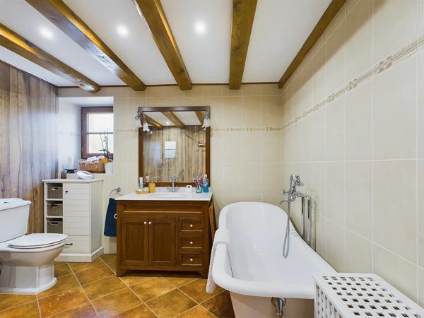 Maison magnifiquement rénovée avec écuries et potentiel de revenus
