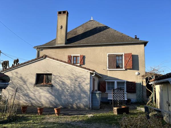 Maison de bourg de 3 chambres, garage et Jardin attenantes
