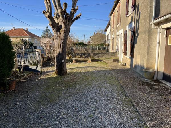 Maison de bourg de 3 chambres, garage et Jardin attenantes