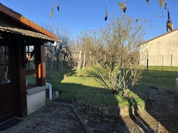 Maison de bourg de 3 chambres, garage et Jardin attenantes