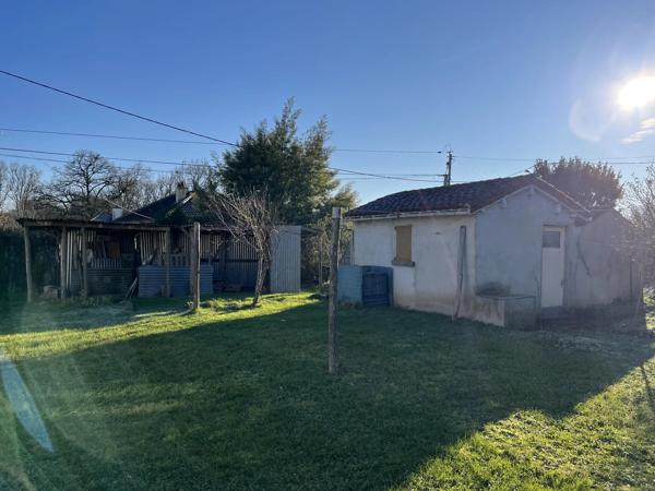 Maison de bourg de 3 chambres, garage et Jardin attenantes