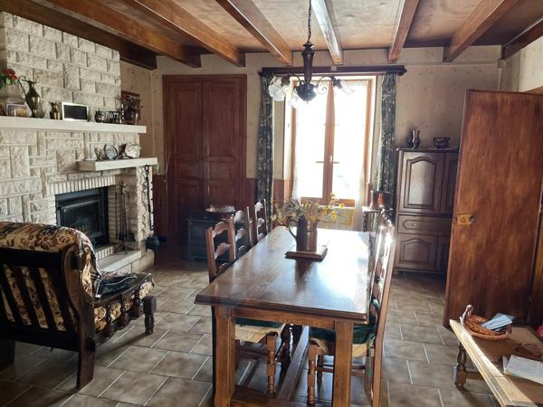 Maison de bourg de 3 chambres, garage et Jardin attenantes