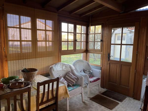 Maison de bourg de 3 chambres, garage et Jardin attenantes