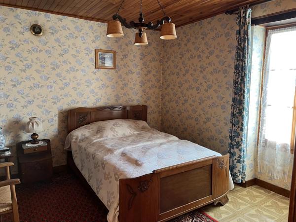 Maison de bourg de 3 chambres, garage et Jardin attenantes