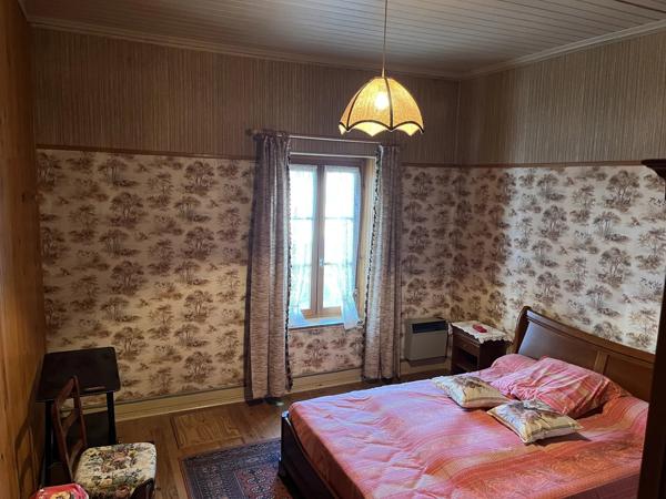 Maison de bourg de 3 chambres, garage et Jardin attenantes