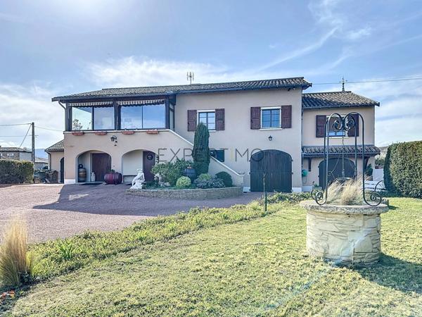Juliénas (69840) Maison spacieuse avec vue panoramique et hangar, bureau et caveau de dégustation à Juliénas - Idéale artisan,