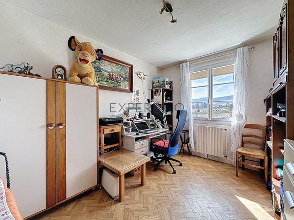 Juliénas (69840) Maison spacieuse avec vue panoramique et hangar, bureau et caveau de dégustation à Juliénas - Idéale artisan,