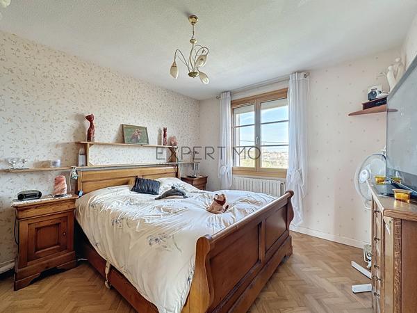 Juliénas (69840) Maison spacieuse avec vue panoramique et hangar, bureau et caveau de dégustation à Juliénas - Idéale artisan,