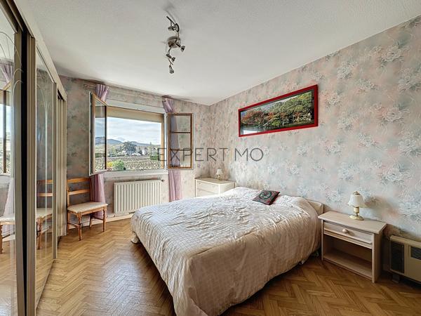 Juliénas (69840) Maison spacieuse avec vue panoramique et hangar, bureau et caveau de dégustation à Juliénas - Idéale artisan,