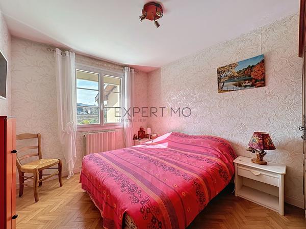 Juliénas (69840) Maison spacieuse avec vue panoramique et hangar, bureau et caveau de dégustation à Juliénas - Idéale artisan,