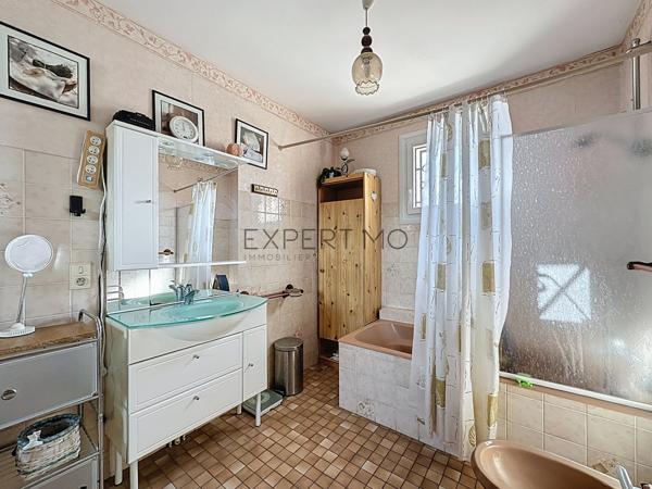 Juliénas (69840) Maison spacieuse avec vue panoramique et hangar, bureau et caveau de dégustation à Juliénas - Idéale artisan,