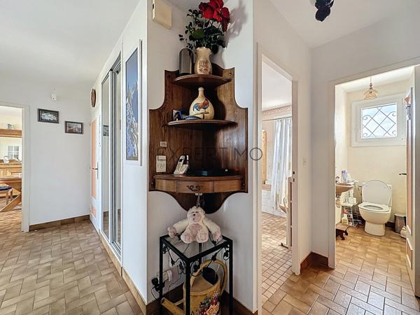 Juliénas (69840) Maison spacieuse avec vue panoramique et hangar, bureau et caveau de dégustation à Juliénas - Idéale artisan,