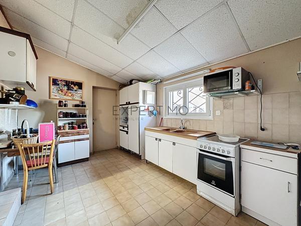 Juliénas (69840) Maison spacieuse avec vue panoramique et hangar, bureau et caveau de dégustation à Juliénas - Idéale artisan,