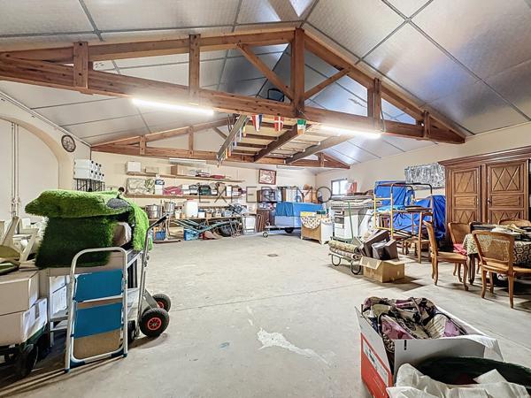 Juliénas (69840) Maison spacieuse avec vue panoramique et hangar, bureau et caveau de dégustation à Juliénas - Idéale artisan,