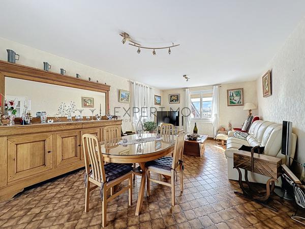 Juliénas (69840) Maison spacieuse avec vue panoramique et hangar, bureau et caveau de dégustation à Juliénas - Idéale artisan,