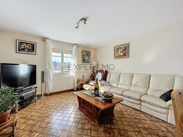 Juliénas (69840) Maison spacieuse avec vue panoramique et hangar, bureau et caveau de dégustation à Juliénas - Idéale artisan,