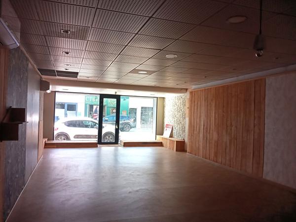 LOCAL COMMERCIAL DE 253 m2 AVEC VITRINE LANGON CENTRE