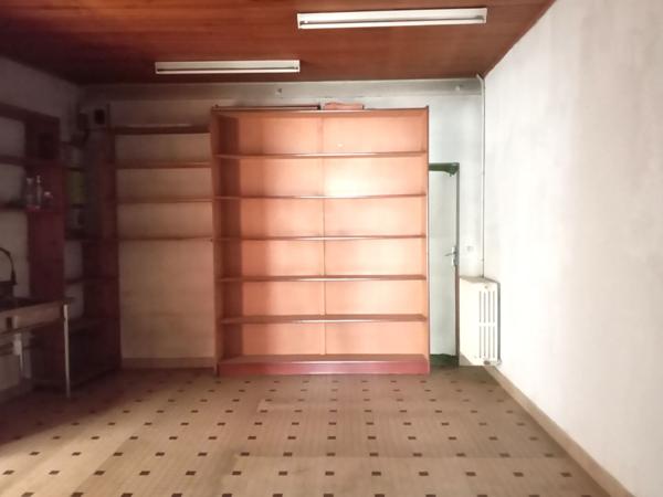LOCAL COMMERCIAL DE 253 m2 AVEC VITRINE LANGON CENTRE