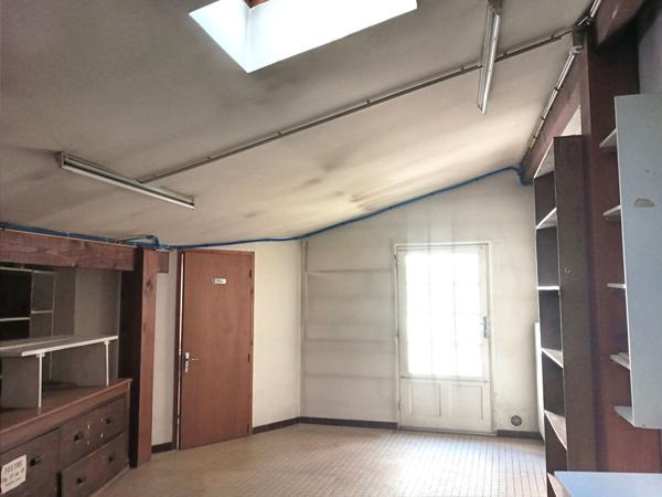 LOCAL COMMERCIAL DE 253 m2 AVEC VITRINE LANGON CENTRE