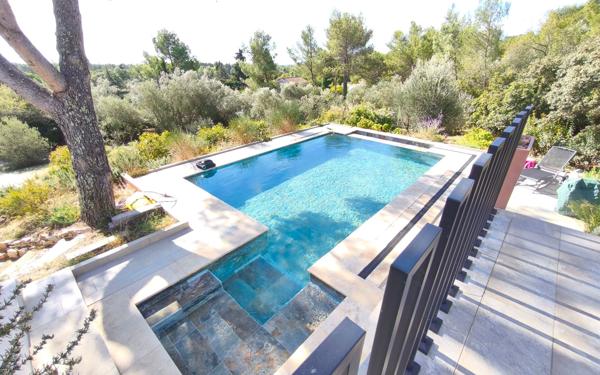 Maison à vendre    4 pièces • 129 m2 Nîmes