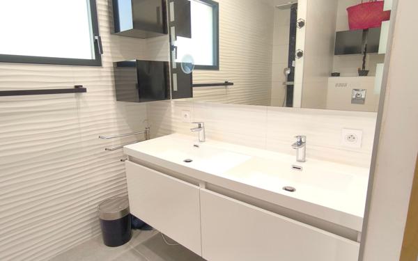 Maison à vendre    4 pièces • 129 m2 Nîmes